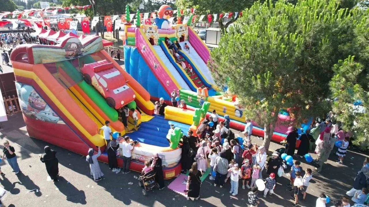 Yıldırım'da karne şenliği: Öğrenciler yaz tatiline coşkuyla girdi
