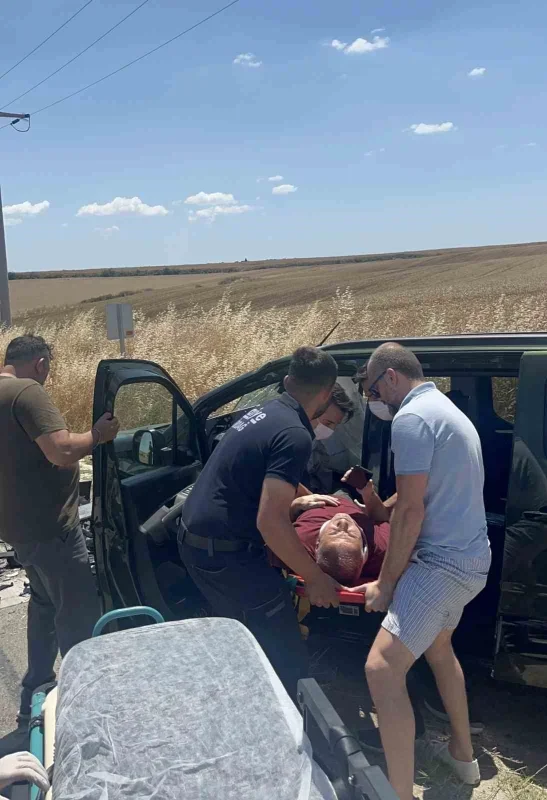 Tekirdağ Çorlu'da kafa kafaya çarpışma: 1'i ağır 2 yaralı