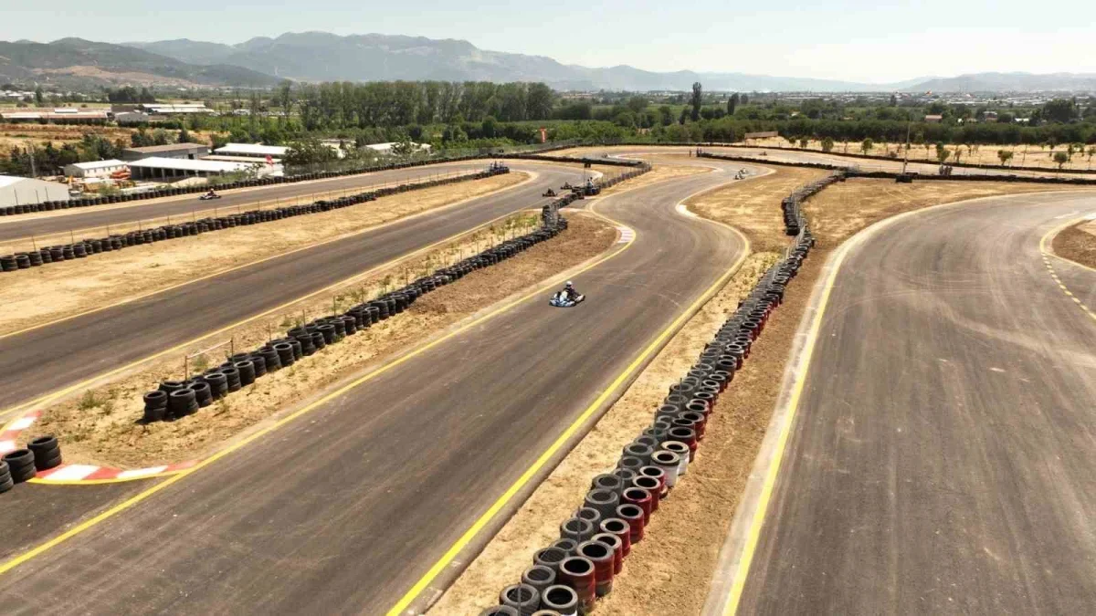 Bursa Motor Sporları Merkezi karting yarışlarıyla açıldı