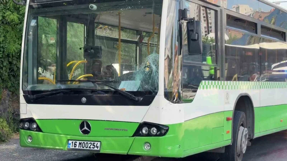 Bursa'da halk otobüsü anne ve bebeğe çarptı: 2 yaralı