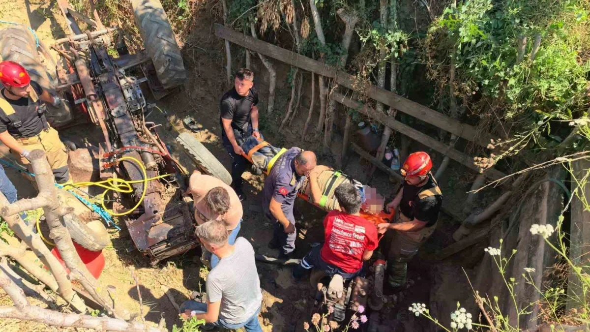 İnegöl'de traktör devrildi: Dede ağır yaralandı, 2 torunu kurtarıldı