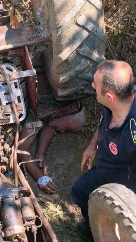 İnegöl'de traktör devrildi: Dede ağır yaralandı, 2 torunu kurtarıldı