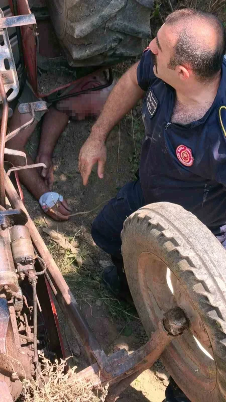 İnegöl'de traktör devrildi: Dede ağır yaralandı, 2 torunu kurtarıldı