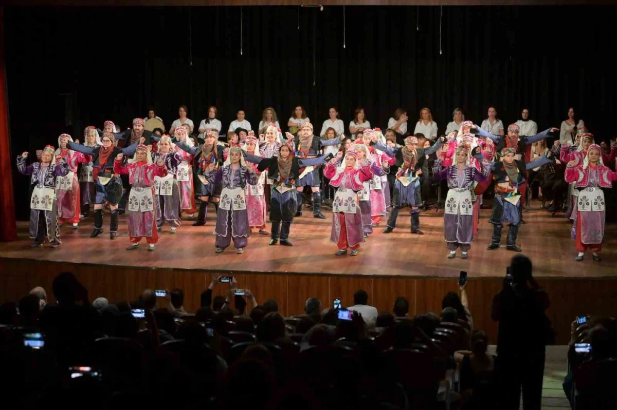 Esenyurt'ta Anadolu'nun Kültür Motifleri gecesi yoğun ilgi gördü