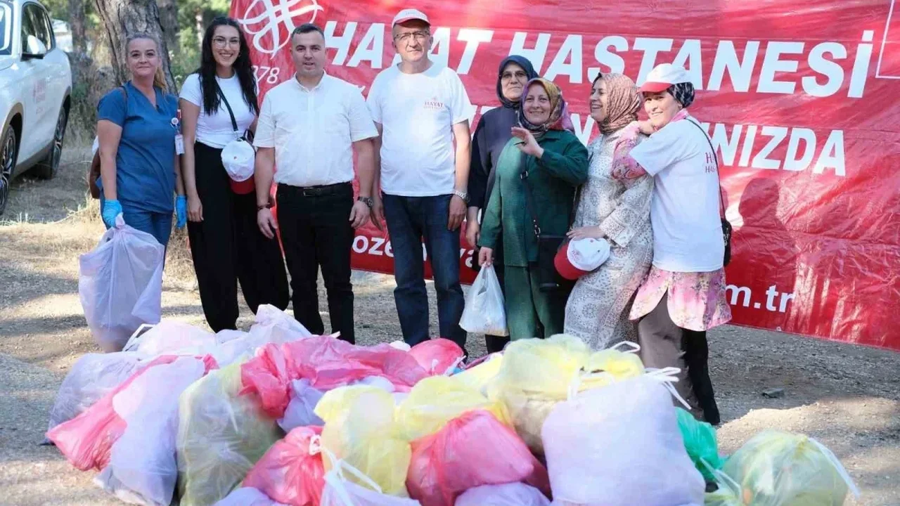 Hayat Hastanesi çalışanlarından çevre temizliği etkinliği