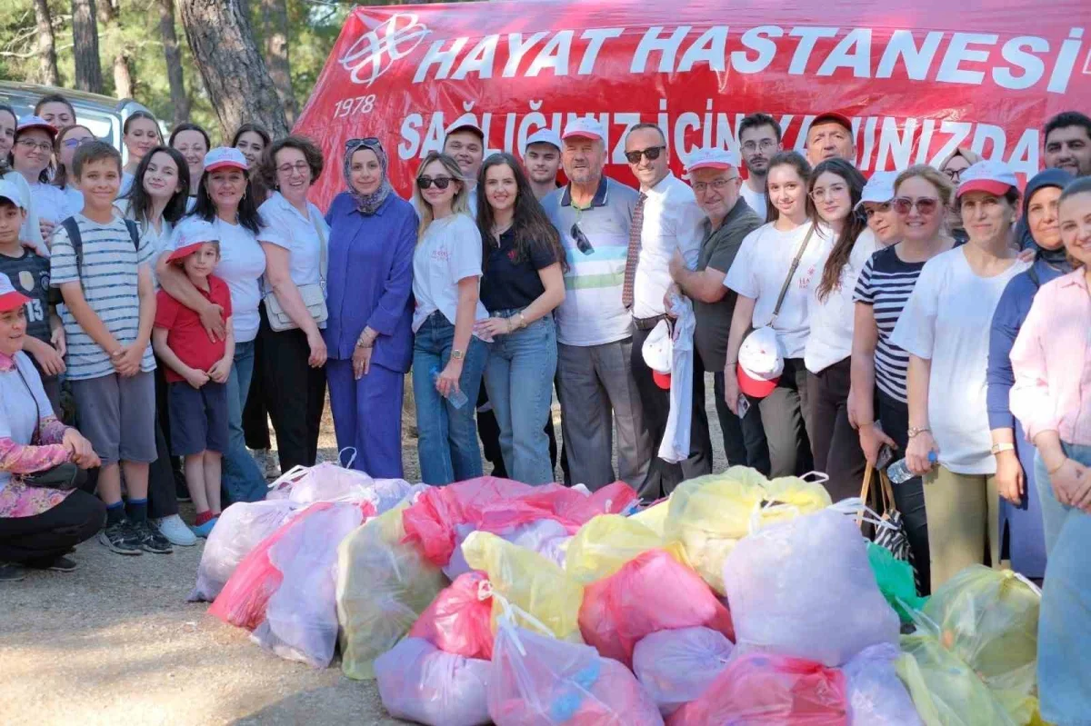 Hayat Hastanesi çalışanlarından çevre temizliği etkinliği