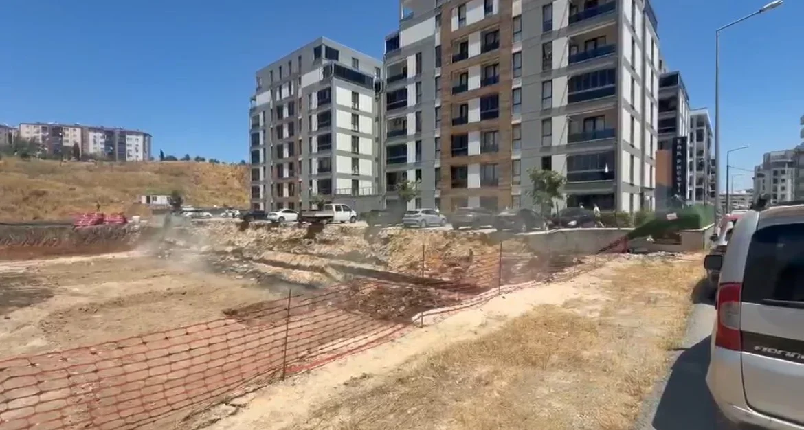 Bursa Nilüfer'de istinat duvarı çöktü, panik yaşandı