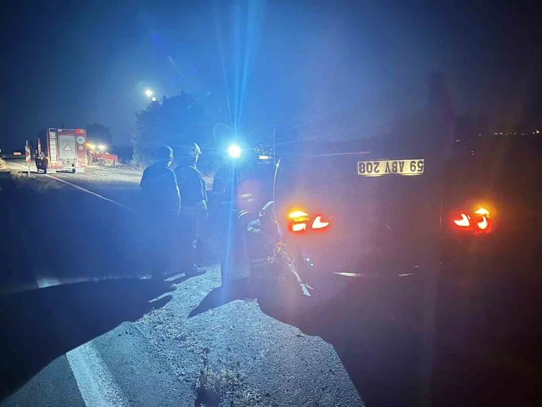 Muratlı-Tekirdağ yolunda römorka çarpan otomobil takla attı