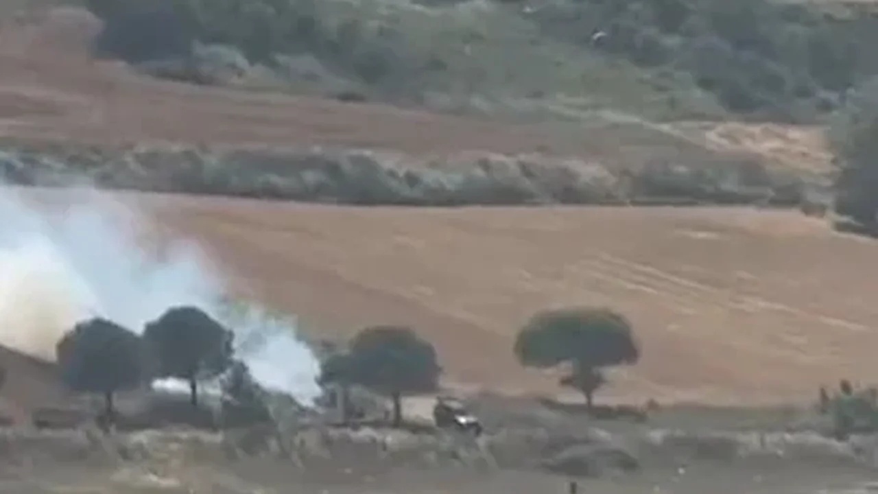 Sazlıdere kıyısında piknik ateşi çayırlık alanı küle çevirdi
