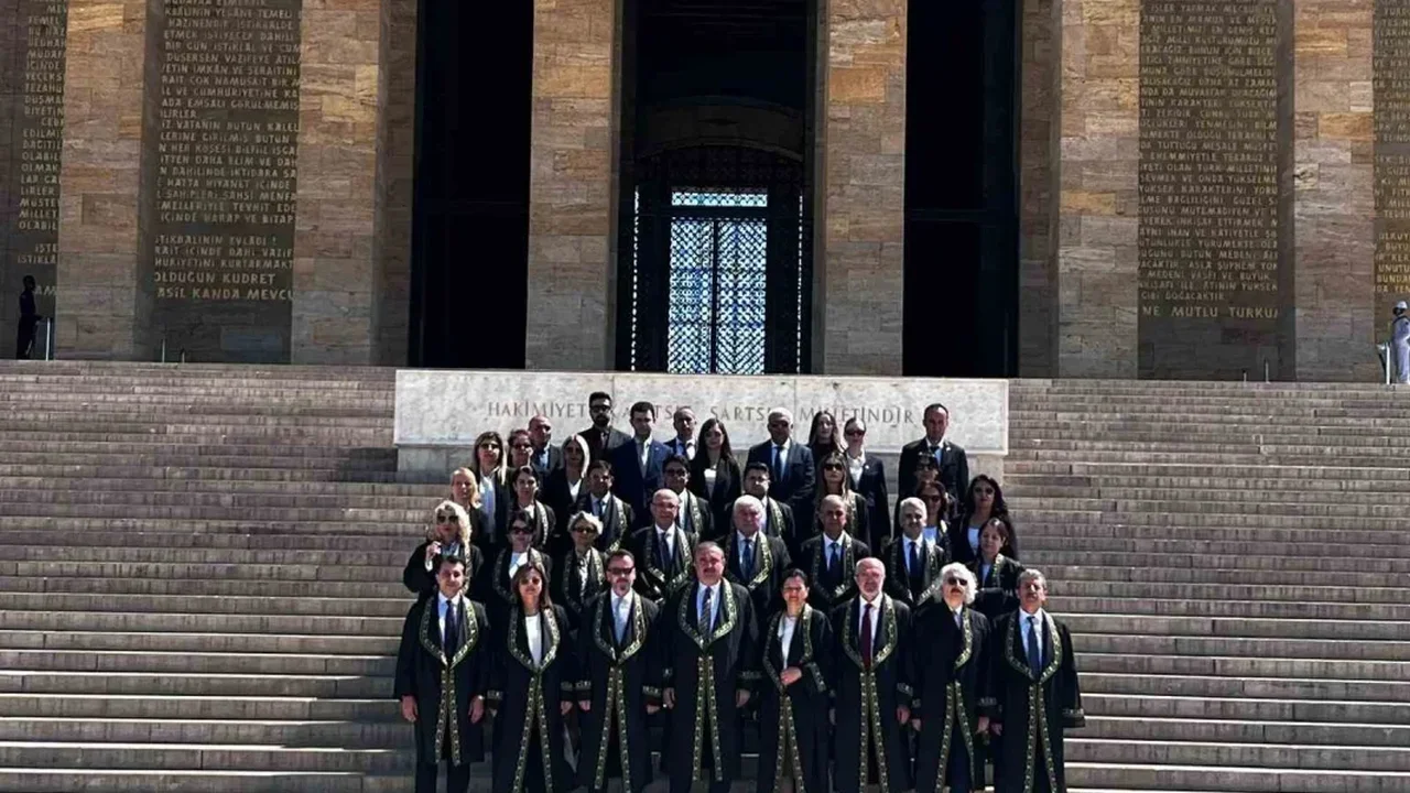Uyuşmazlık Mahkemesi Başkanı Güleç'ten Anıtkabir'e ziyaret