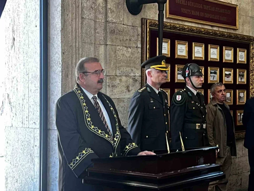 Uyuşmazlık Mahkemesi Başkanı Güleç'ten Anıtkabir'e ziyaret
