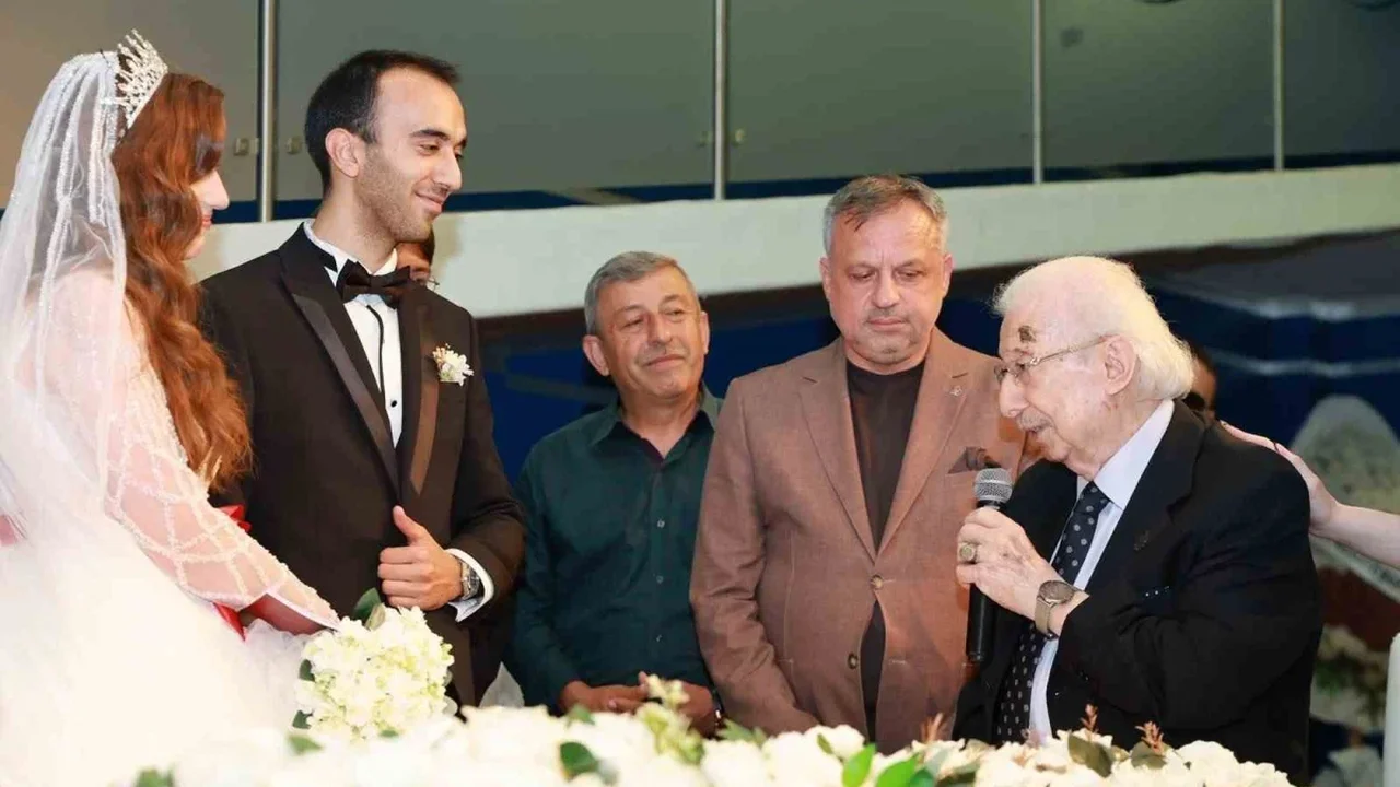Sultan II. Abdülhamid Han'ın torunu Mohammed Halil Osmanoğlu evlendi