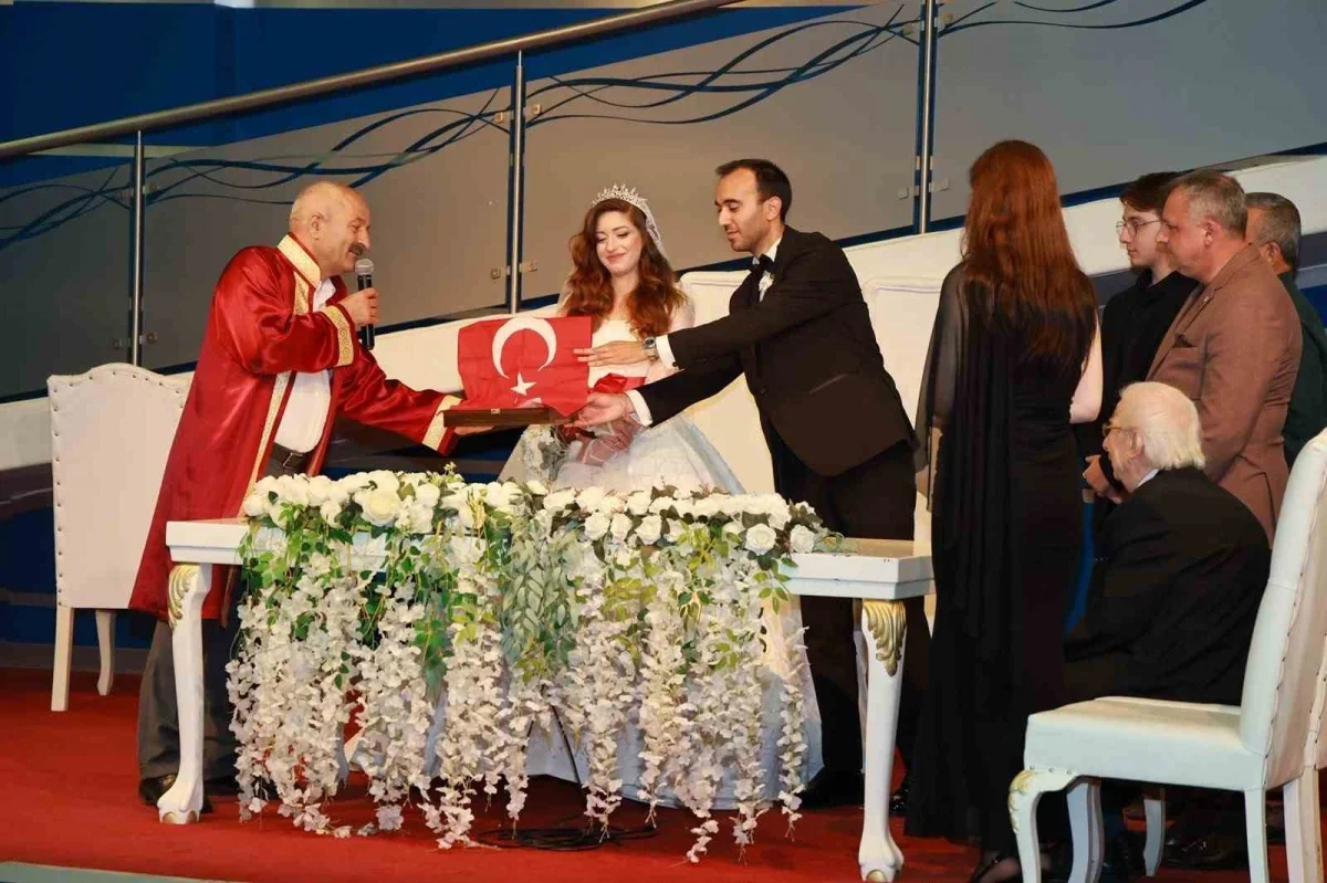 Sultan II. Abdülhamid Han'ın torunu Mohammed Halil Osmanoğlu evlendi