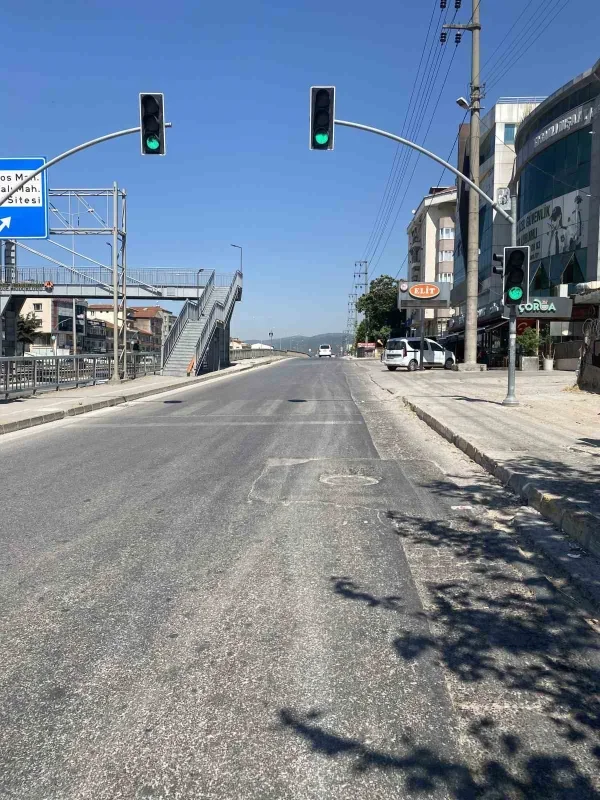 Kocaeli Körfez'de motosiklet yayaya çarptı: 2 ağır yaralı
