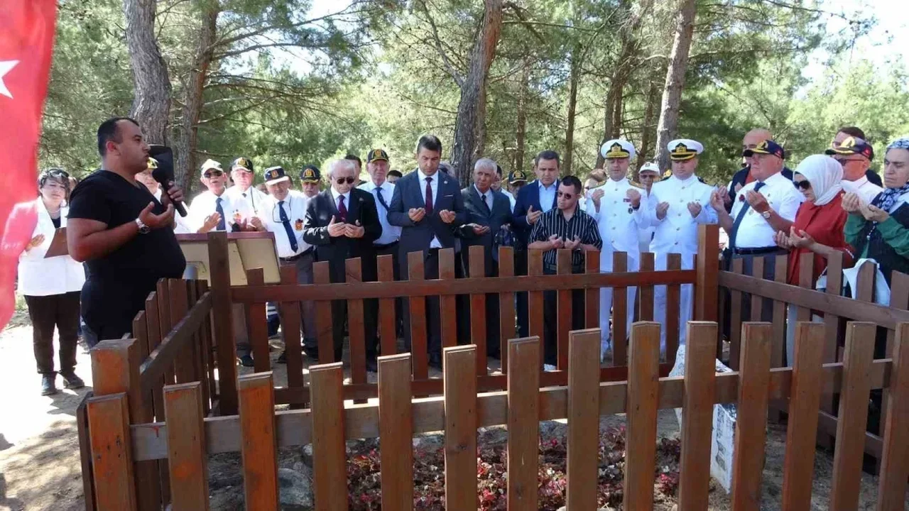 Şehit Tabip Binbaşı Mehmet İsmail Bey kabri başında anıldı