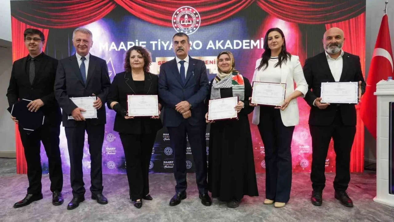 Bakan Tekin: Sanatı eğitim süreçlerinin ayrılmaz parçası görüyoruz