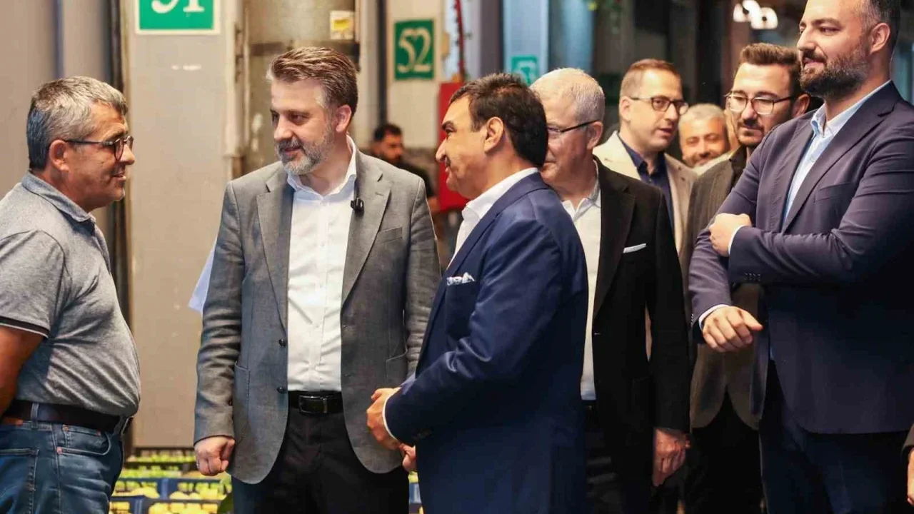 Şahin Biba Bursa Hikmet Şahin Kent Hali'ni ziyaret etti