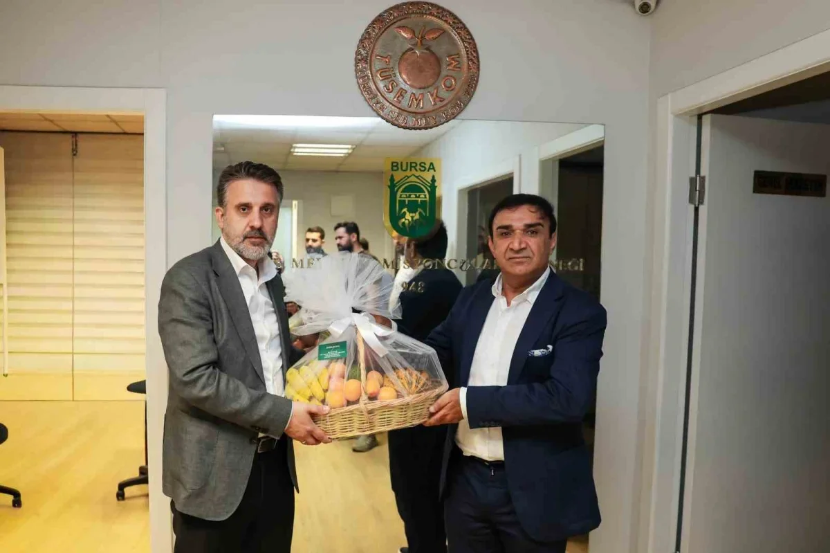 Şahin Biba Bursa Hikmet Şahin Kent Hali'ni ziyaret etti