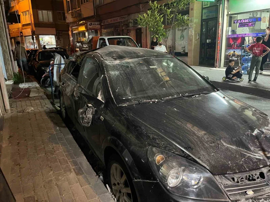 Fatih'te çatıdan düşen beton parçaları iki kişiyi kıl payı geçti