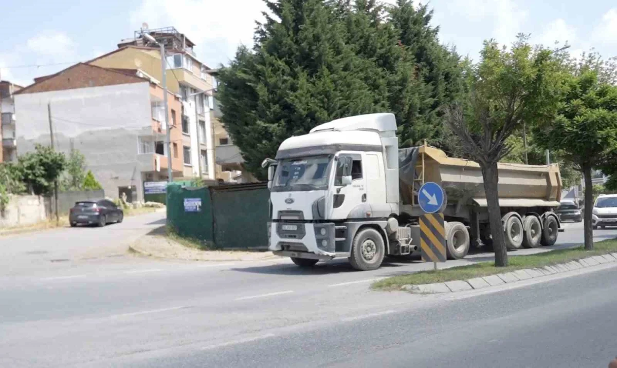 Boğazköy'de hafriyat kamyonlarına mahalle sakinlerinden tepki
