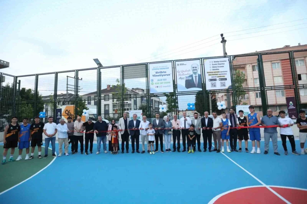 İnegöl Süleymaniye Mahallesi'nde yeni semt sahası açıldı