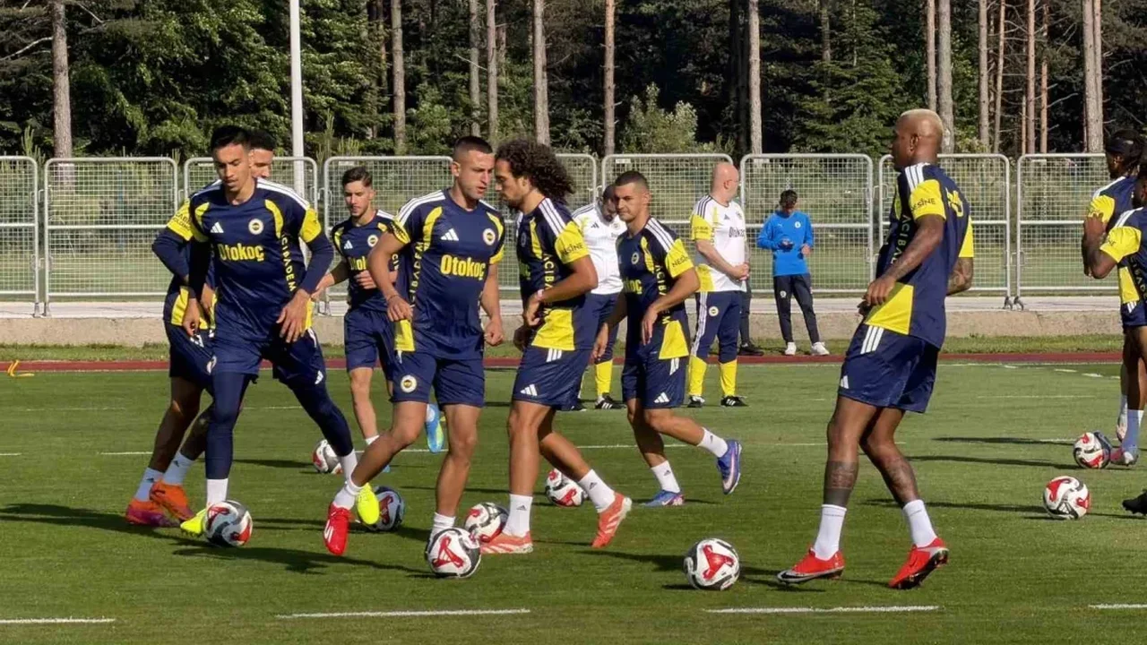 Fenerbahçe kadrosu Avusturya kampında netleşecek