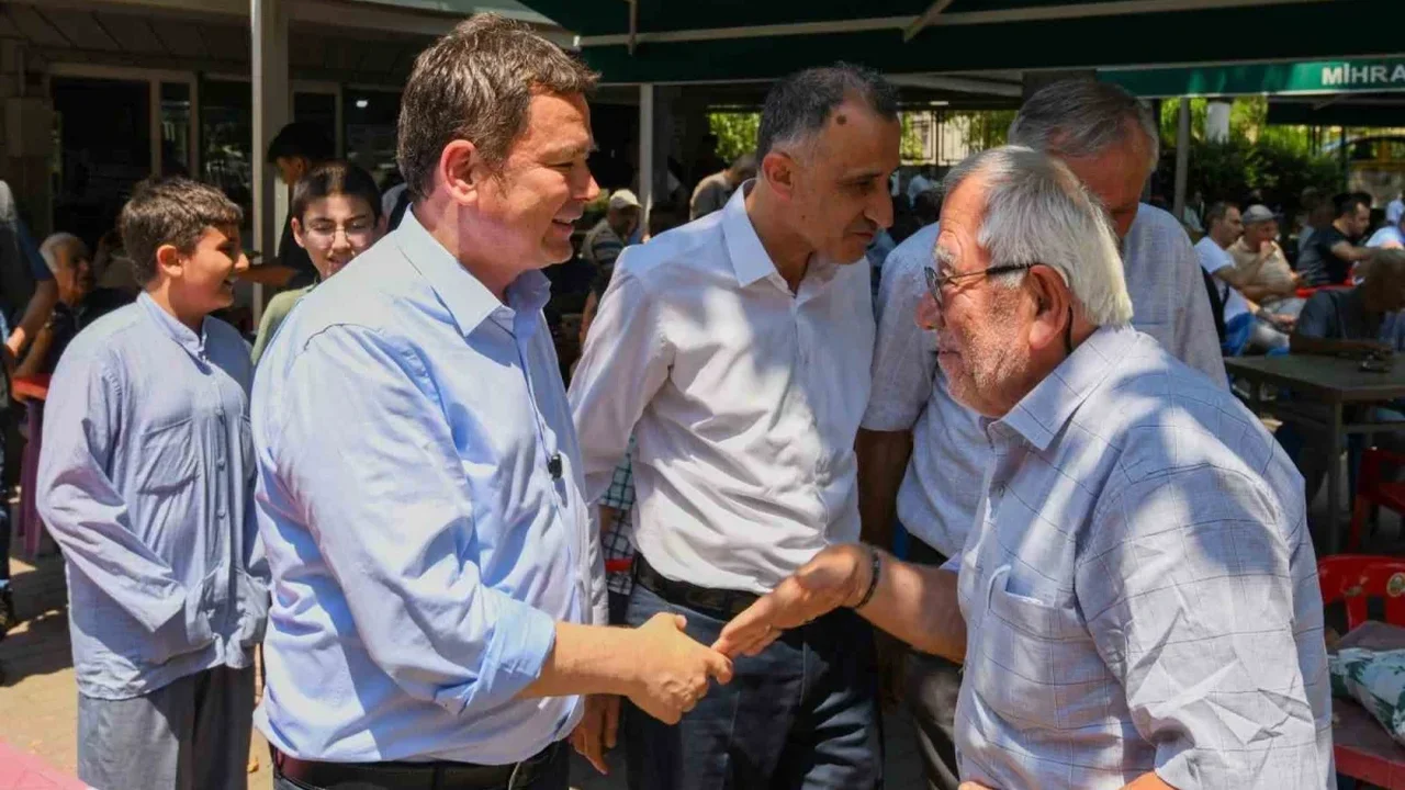 Osmangazi'de aşure ikramı: Başkan Aydın vatandaşlarla buluştu