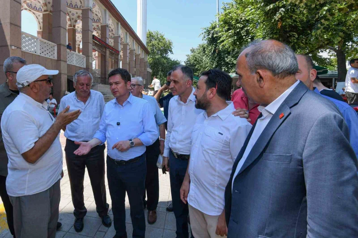 Osmangazi'de aşure ikramı: Başkan Aydın vatandaşlarla buluştu