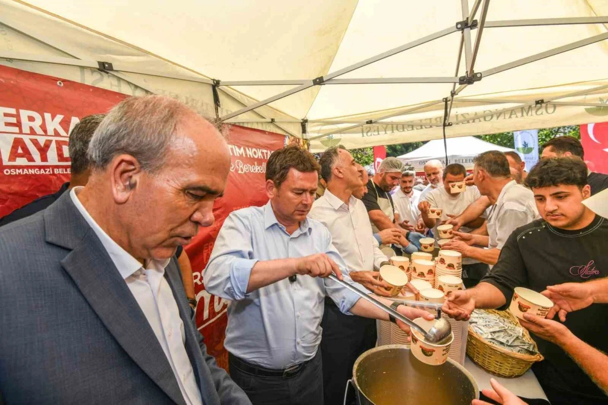 Osmangazi'de aşure ikramı: Başkan Aydın vatandaşlarla buluştu