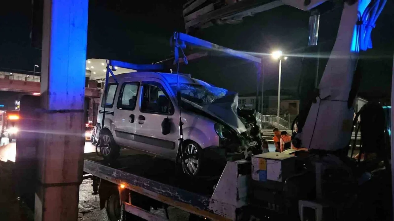 Küçükçekmece'de makas atan sürücü 2 kişiyi yaraladı