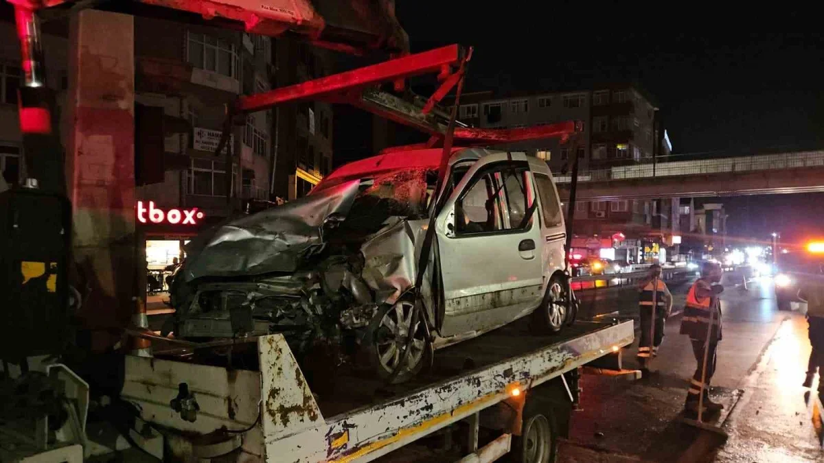 Küçükçekmece'de makas atan sürücü 2 kişiyi yaraladı