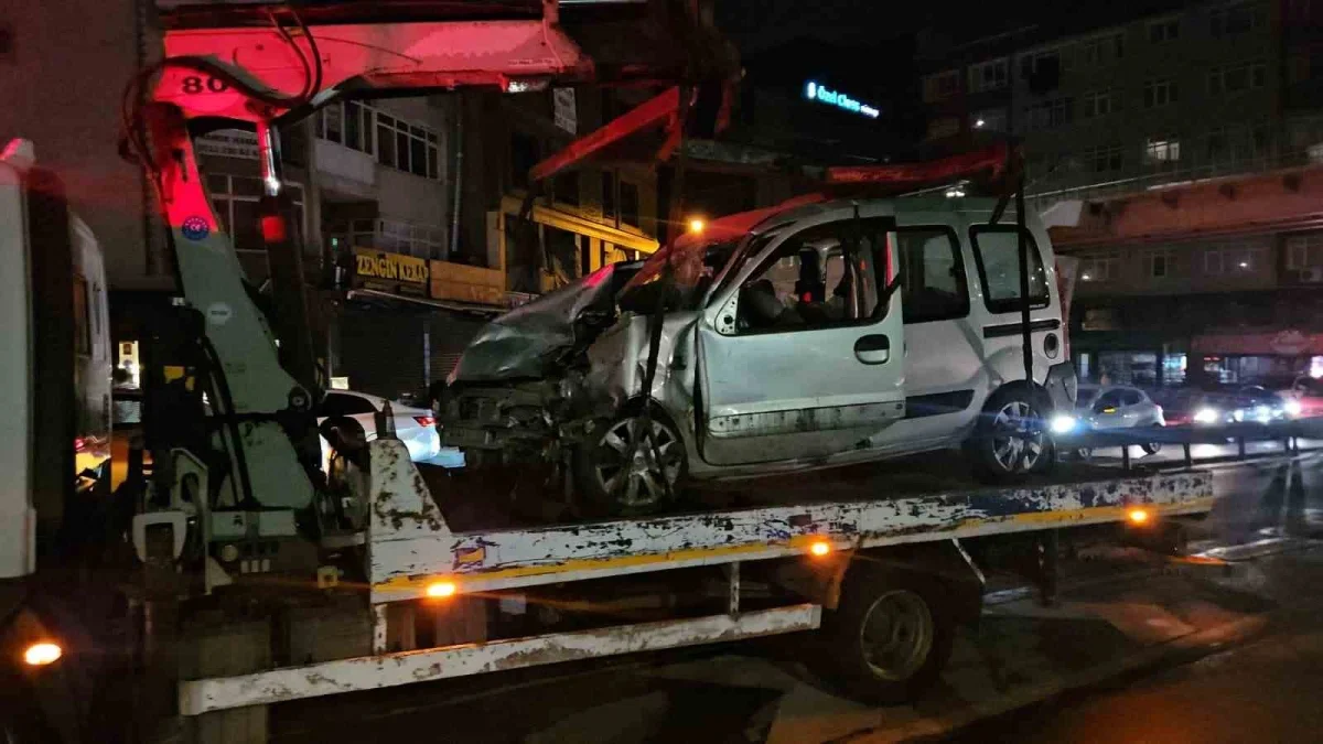Küçükçekmece'de makas atan sürücü 2 kişiyi yaraladı