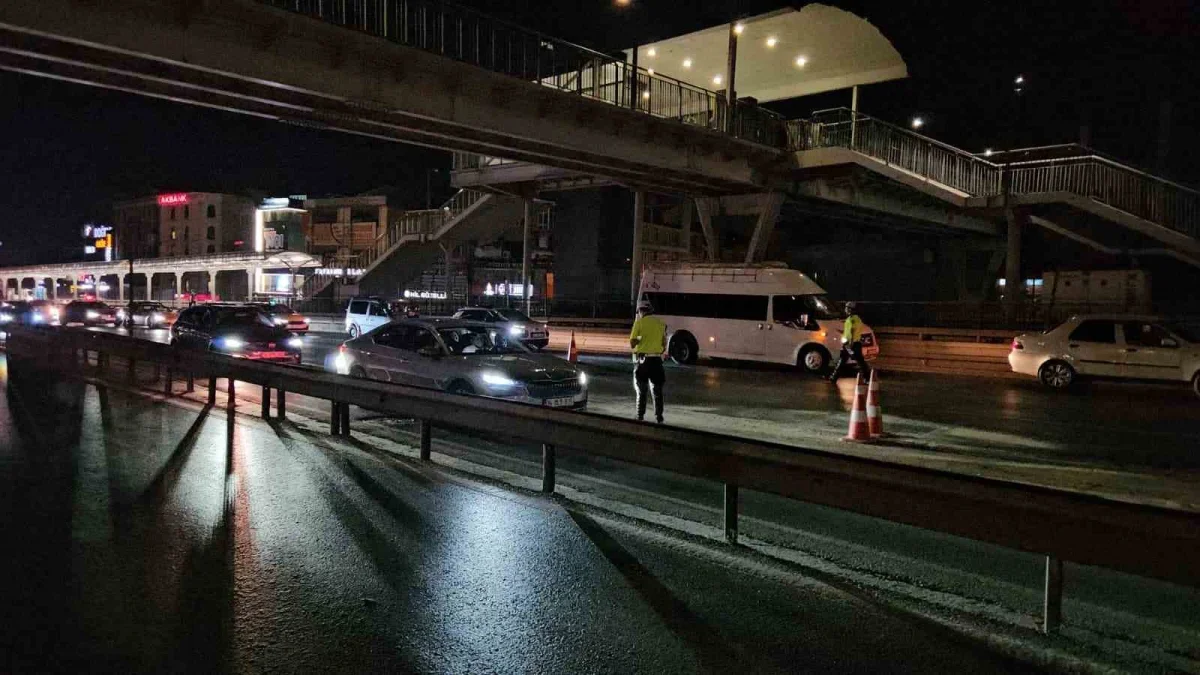 Küçükçekmece'de makas atan sürücü 2 kişiyi yaraladı