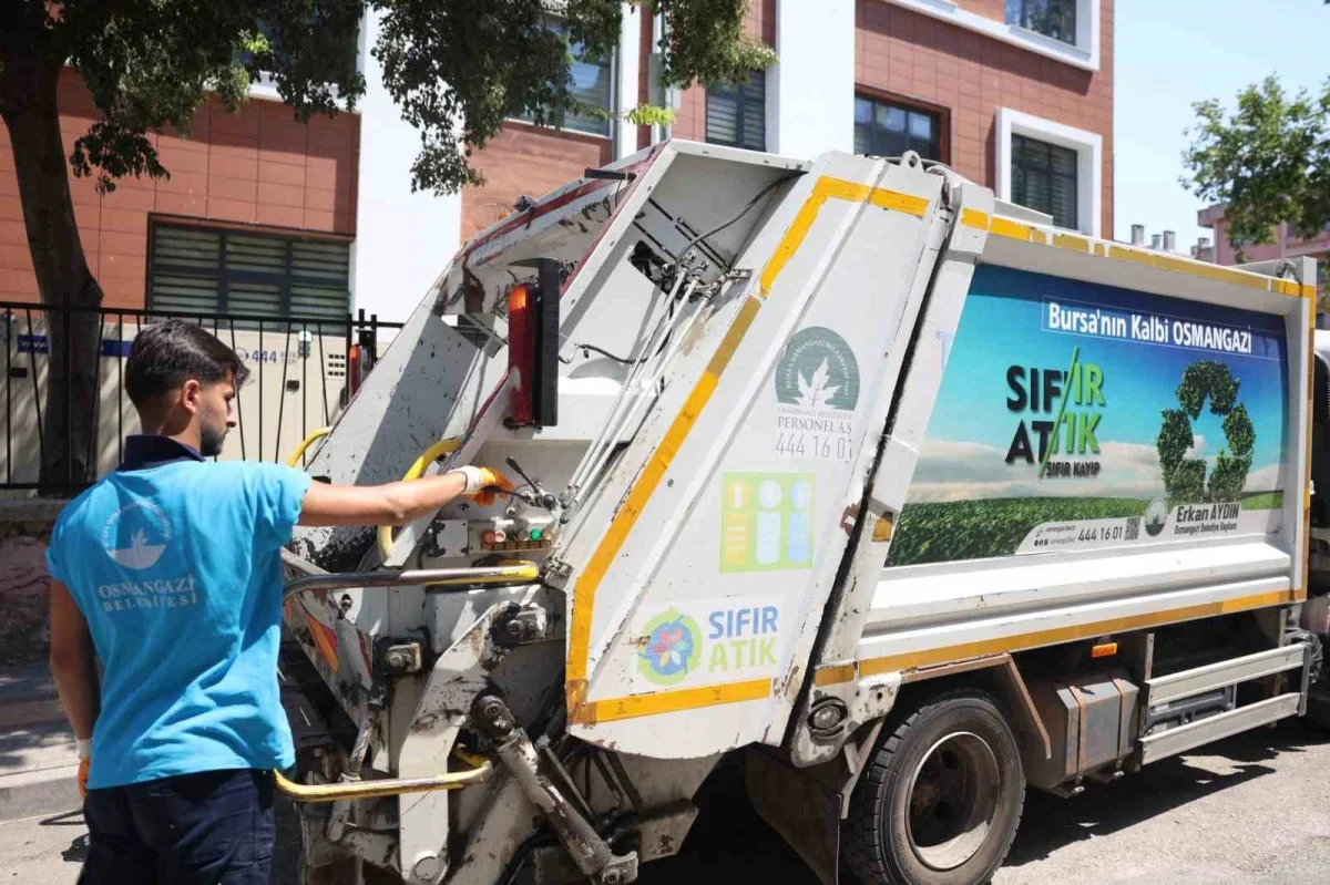 Osmangazi'de çöp evden 2,5 ton geri dönüşüm atığı çıkarıldı