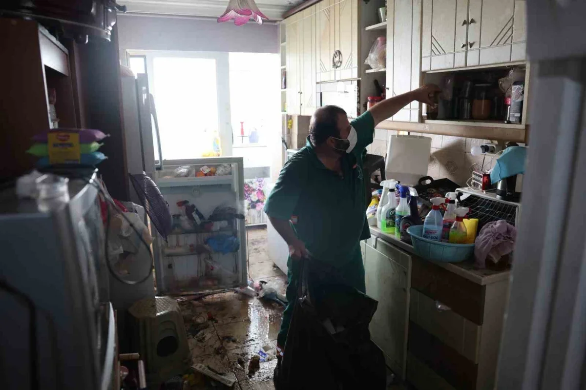 Osmangazi'de çöp evden 2,5 ton geri dönüşüm atığı çıkarıldı