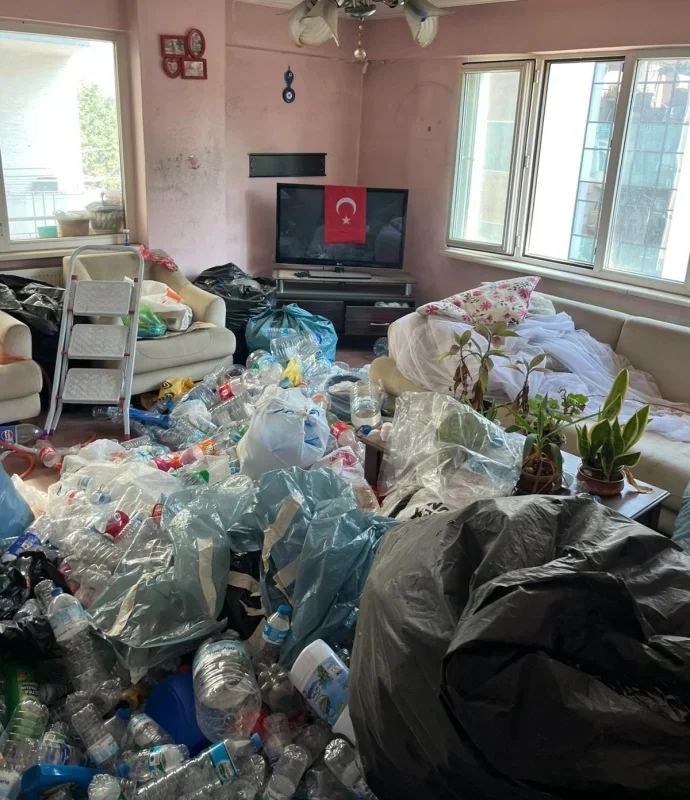 Osmangazi'de çöp evden 2,5 ton geri dönüşüm atığı çıkarıldı