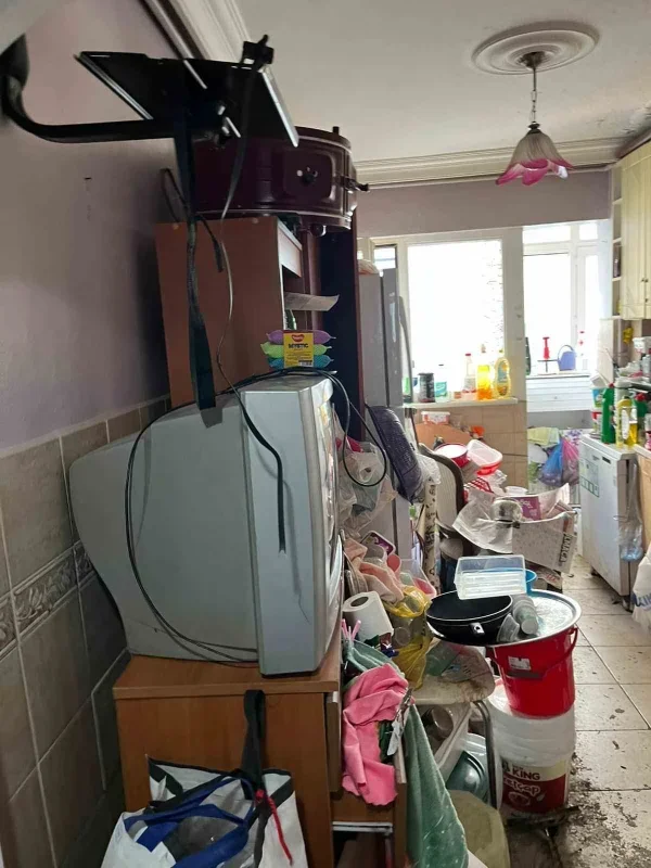 Osmangazi'de çöp evden 2,5 ton geri dönüşüm atığı çıkarıldı