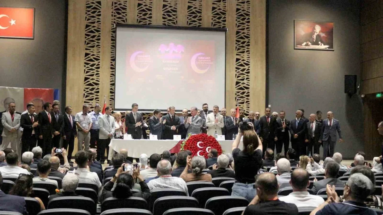 MHP Karacabey'de Mehmet Mahken yeniden başkan seçildi