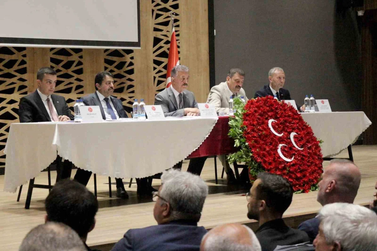 MHP Karacabey'de Mehmet Mahken yeniden başkan seçildi
