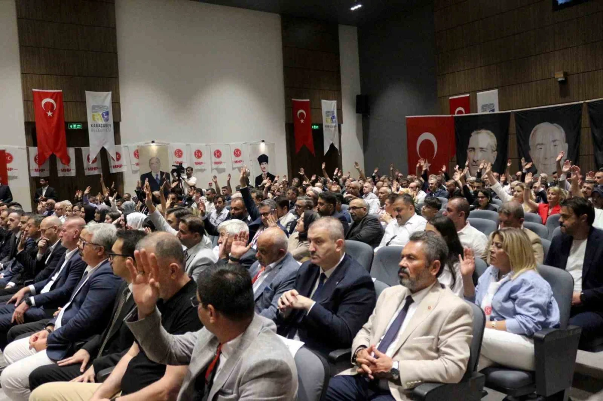 MHP Karacabey'de Mehmet Mahken yeniden başkan seçildi