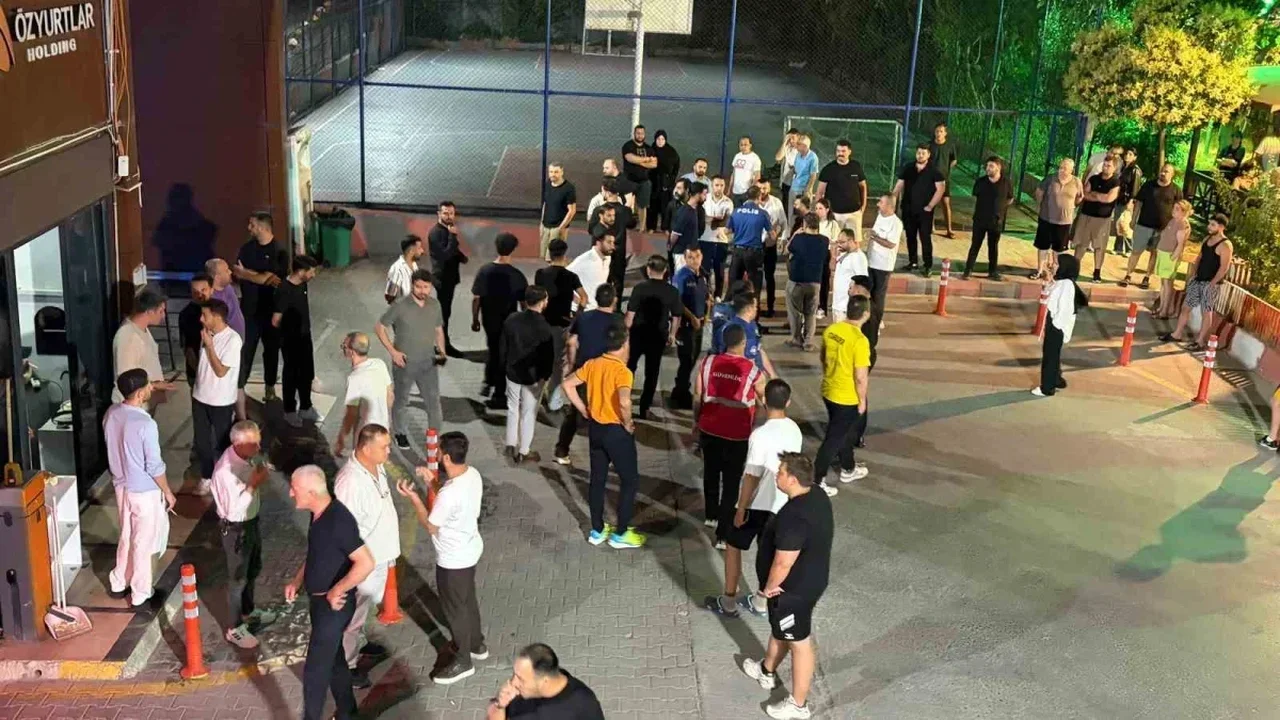 Esenyurt'ta site giriş kavgası: 3 güvenlik görevlisi yaralandı