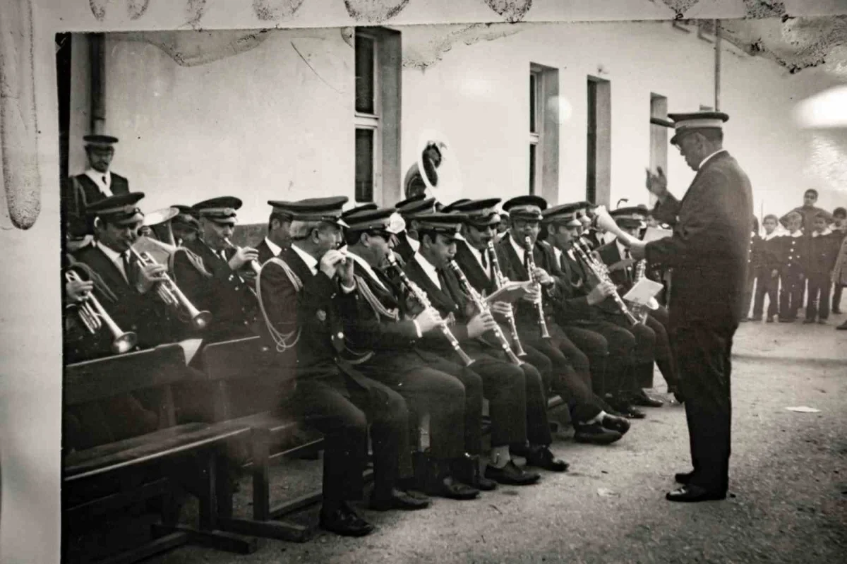 İzmir Büyükşehir Belediyesi Bandosu 83 yıldır kente eşlik ediyor