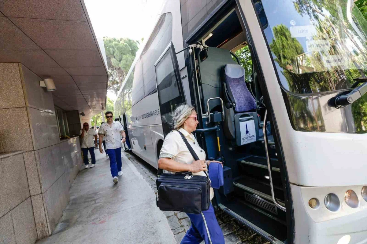 İzmir Büyükşehir Belediyesi Bandosu 83 yıldır kente eşlik ediyor