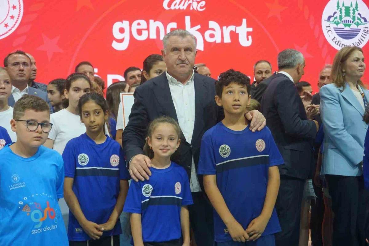 Osman Aşkın Bak: Gençleri spora yönlendirmek önceliğimiz