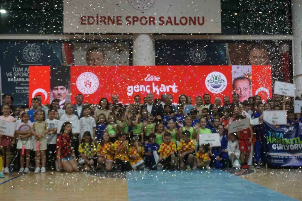 Osman Aşkın Bak: Gençleri spora yönlendirmek önceliğimiz