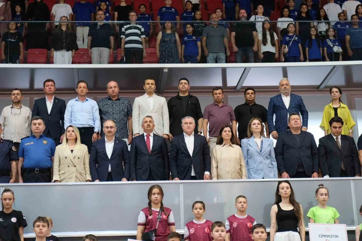 Osman Aşkın Bak: Gençleri spora yönlendirmek önceliğimiz