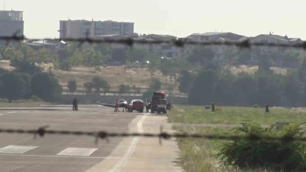 Yunuseli Havalimanı'nda iniş takımı alarmı: Uçak güvenle indi