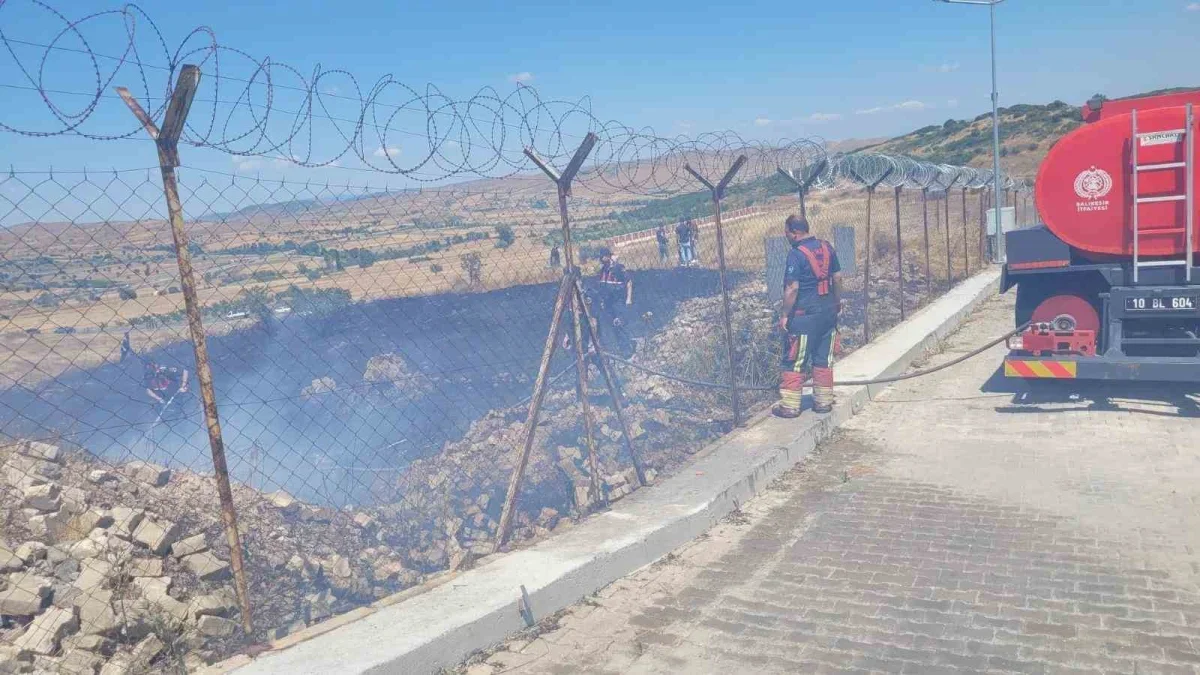 Balıkesir'de üç noktadaki yangınlar kontrol altına alındı
