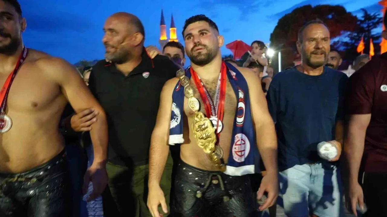 Erkan Taş, Edirne'de Kırkpınar hamam geleneğini sürdürdü
