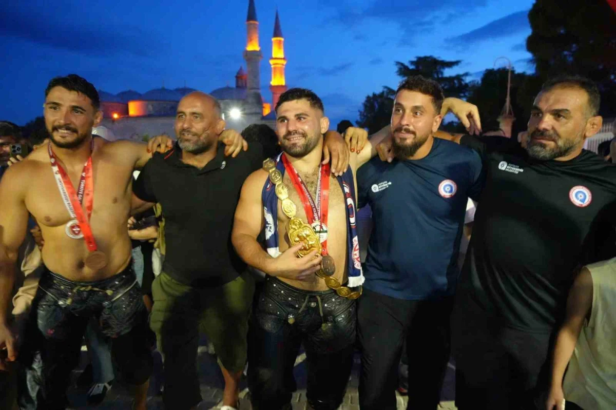 Erkan Taş, Edirne'de Kırkpınar hamam geleneğini sürdürdü